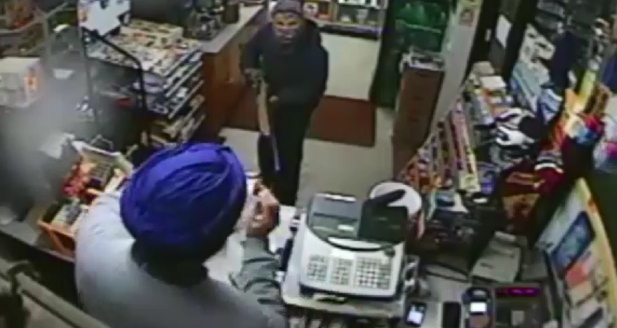 VIDEO: Clerk rushes shotgun wielding suspect