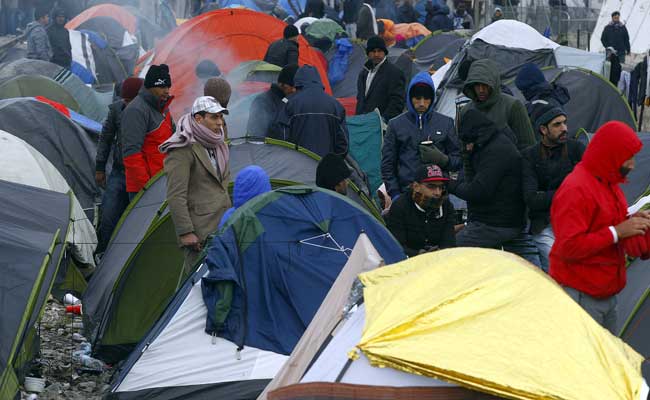 Stranded Migrants Clash With Police on Greek Macedonian Border