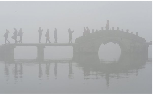 Beijing issues first-ever 'red alert' air pollution warning