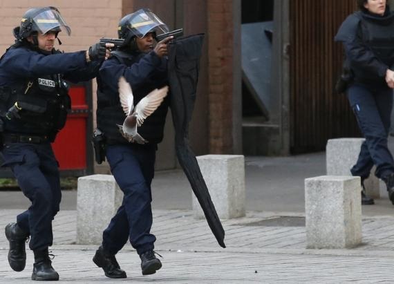 Social Video Captures Police Raid in Saint-Denis