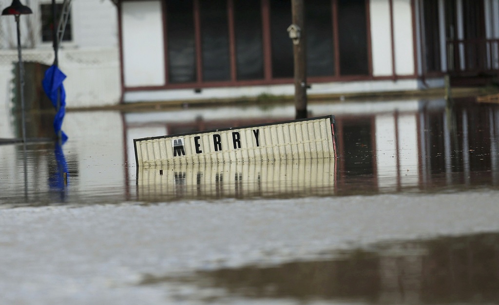 Christmas storm woes continue as tornado hits Alabama