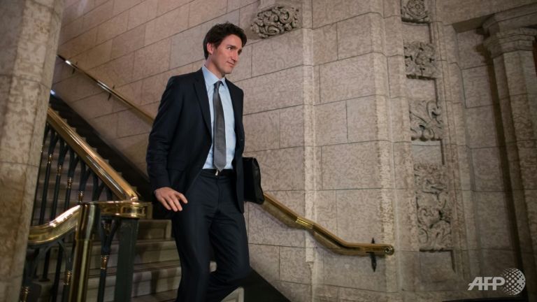 Trudeau moves toward resolving aboriginal issues with high-profile meetings