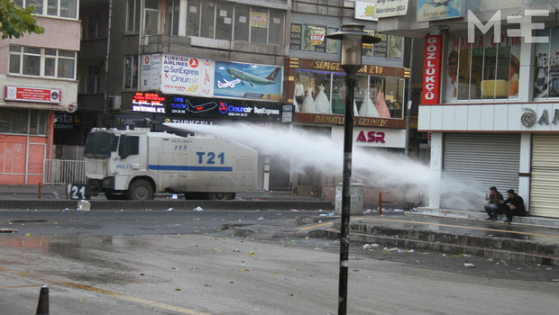 Turkey disperses protest by Kurds denouncing curfew