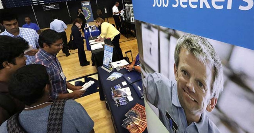 US economy added 211000 jobs in November; unemployment rate holds at 5 percent