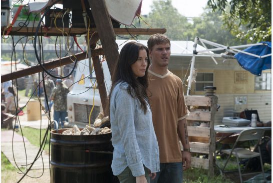 Liv Tyler and Chris Zylka as Meg and Tommy in the Season 2 finale of The Leftovers