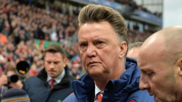 Van Gaal's job in peril as Man United loses again