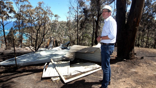 Victorian Premier Daniel Andrews visits Wye River to inspect the extent of bushfire damage