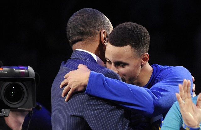 Steph Curry hugs his dad Dell