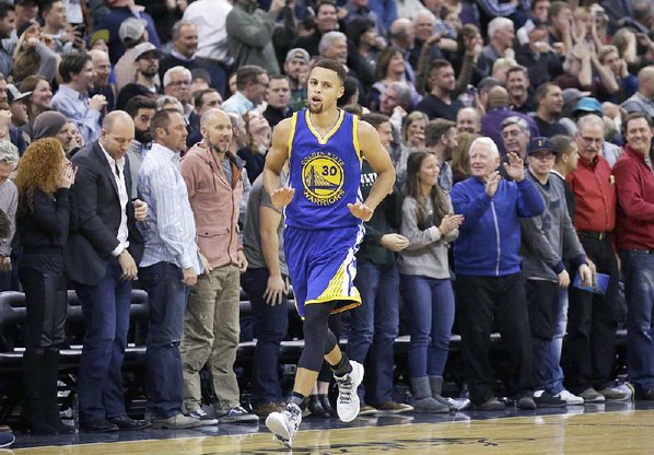 Watch Steph Curry demolish the Suns from beyond the arc without even trying