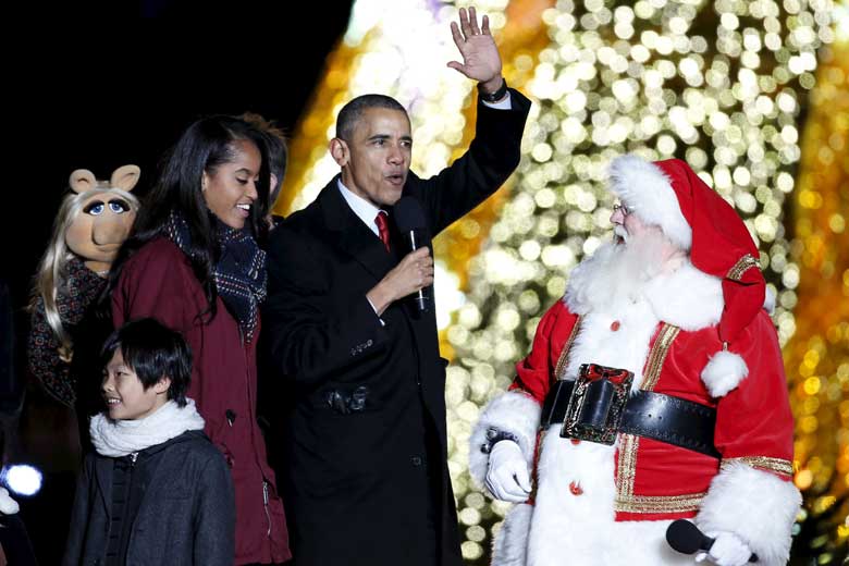 Rockefeller Center Christmas tree set to go live with 45000 lights amid rainy