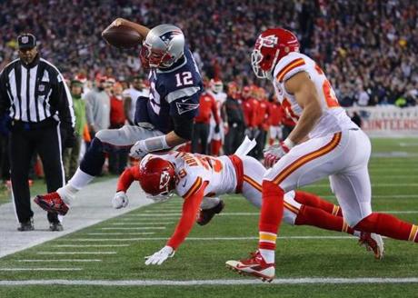 AFC DIVISIONAL PLAYOFF GAME BETWEEN THE NEW ENGLAND PATRIOTS AND KANSAS CITY CHIEFS Patriots Tom Brady goes towards the goal line in the second quarter Saturday Jan. 16 2016 at Gillette Stadium in Foxborough MA. Brady made it to the one-yard line. (Joh