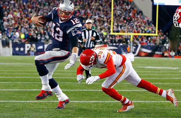 New England's Tom Brady runs for end zone