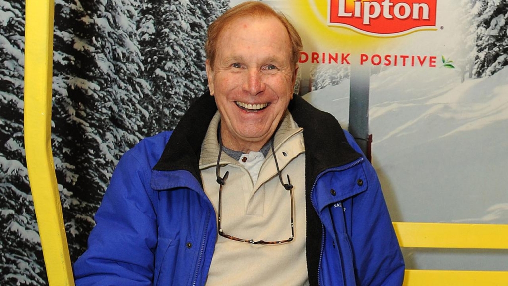 Wayne Rogers, Trapper John On 'MASH', Dies At 82