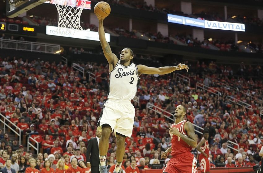 Kawhi Leonard weaves his way for open dunk