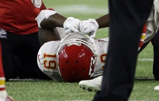 Jeremy Maclin suffers right knee injury against Texans