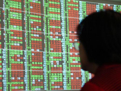 Chinese stocks volatile a day after ratting global markets with 7 per cent plunge