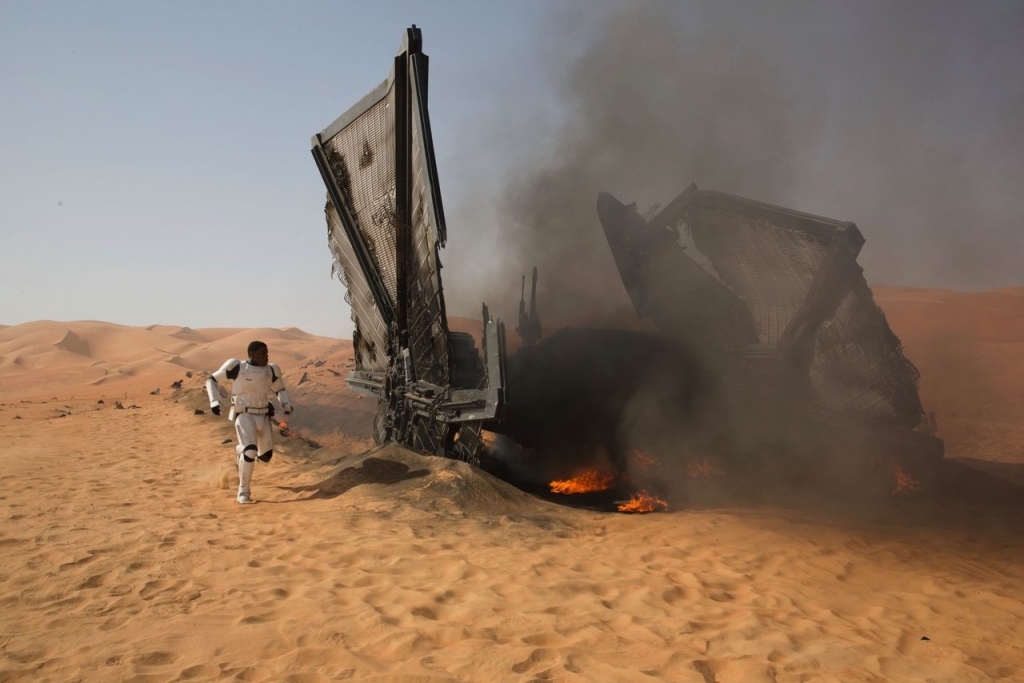 'Star Wars' movie at risk as crew threatens to strike