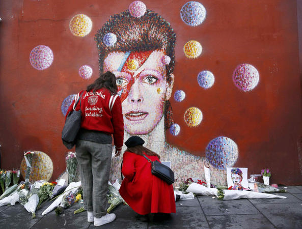 Music legend David Bowie dies