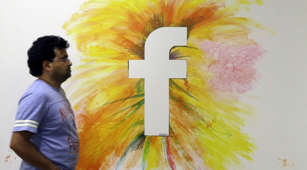 Facebook crushes Q4 earnings expectations with $5.8B in revenue and 1.59B users