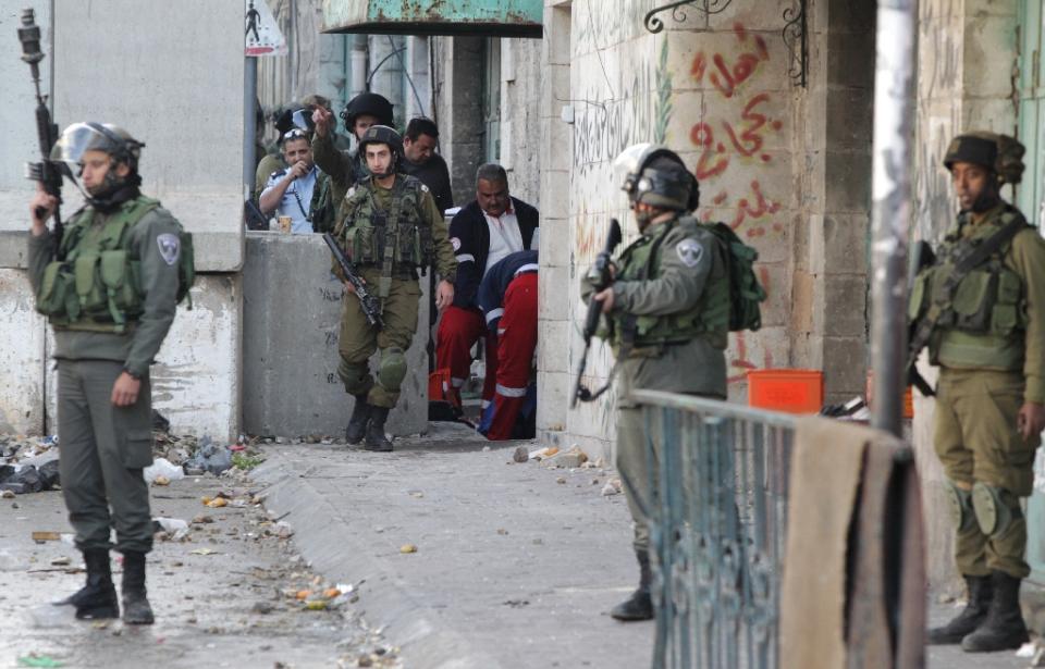 Israeli forces shoot dead Palestinian after attempted attack