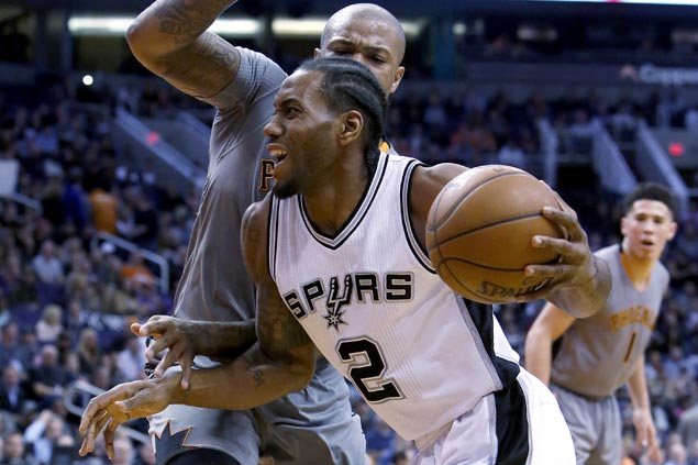 Shorthanded Spurs blow out Suns to extend winning run to 12