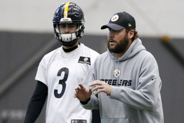 Pittsburgh Steelers quarterback Ben Roethlisberger right waits for asnap as backup quarterback Landry Jones waits his turn during practice on Thursday