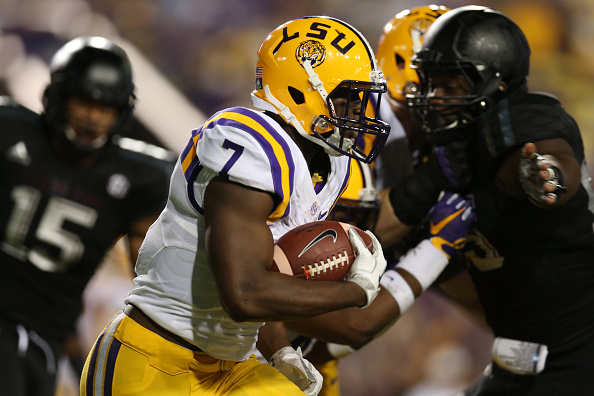 BATON ROUGE LA- NOVEMBER 28 Leonard Fournette #7 of the LSU Tigers breaks a tackle against the Texas A&M Aggies at Tiger Stadium