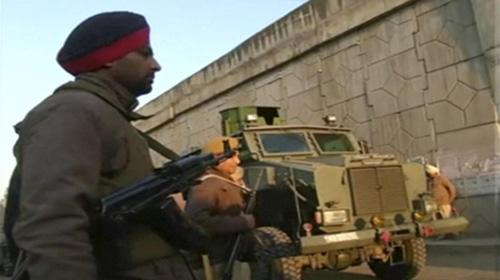 Gunmen attack Indian Air Force base in Pathankot