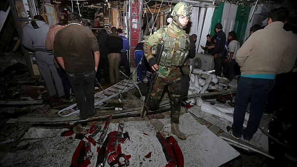 Gunmen storm Baghdad shopping centre in deadly attack