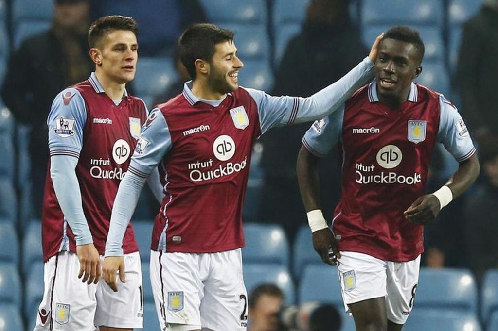 Idrissa Gueye celebrates scoring his side's second goal