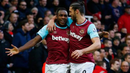 Image Text
 HAMMER TIME The West Ham goal scorers celebrate in the East End