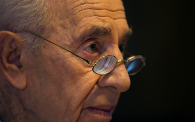 Former president Shimon Peres in stable condition after suffering light heart attack