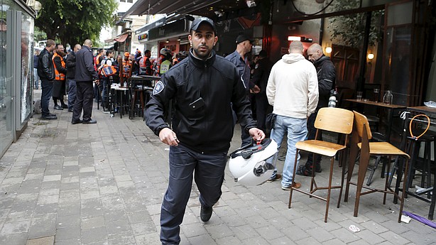 Israeli police: Gunman wounds several people in Tel Aviv bar