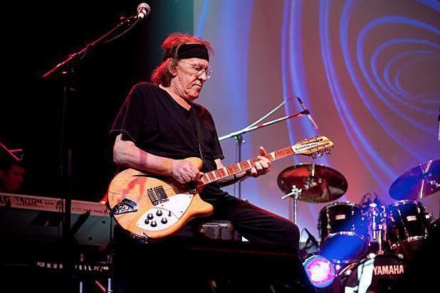 Paul Kantner, Jefferson Airplane Co-Founder, Dies at 74