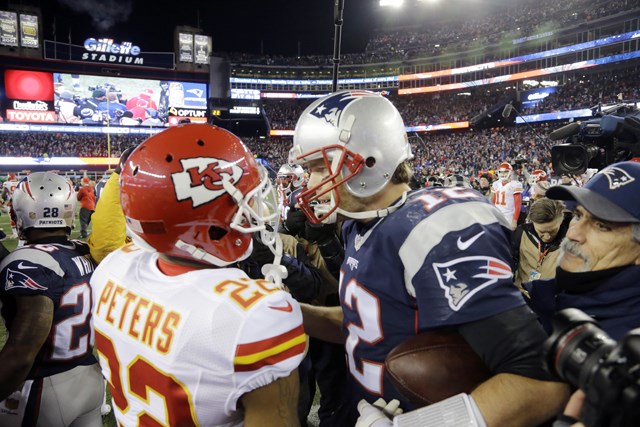 NFL Latest: Score close, but Pats look to be in control