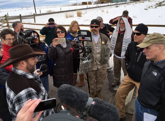 Keith Ridler  Associated Press Ammon Bundy left speaks with FBI agents Friday at the Burns Ore. airport