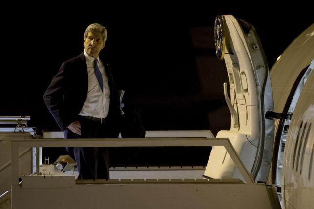 U.S. Secretary of State John Kerry boards his plane to leave Zurich Switzerland en route to Saudi Arabia after attending the World Economic Forum