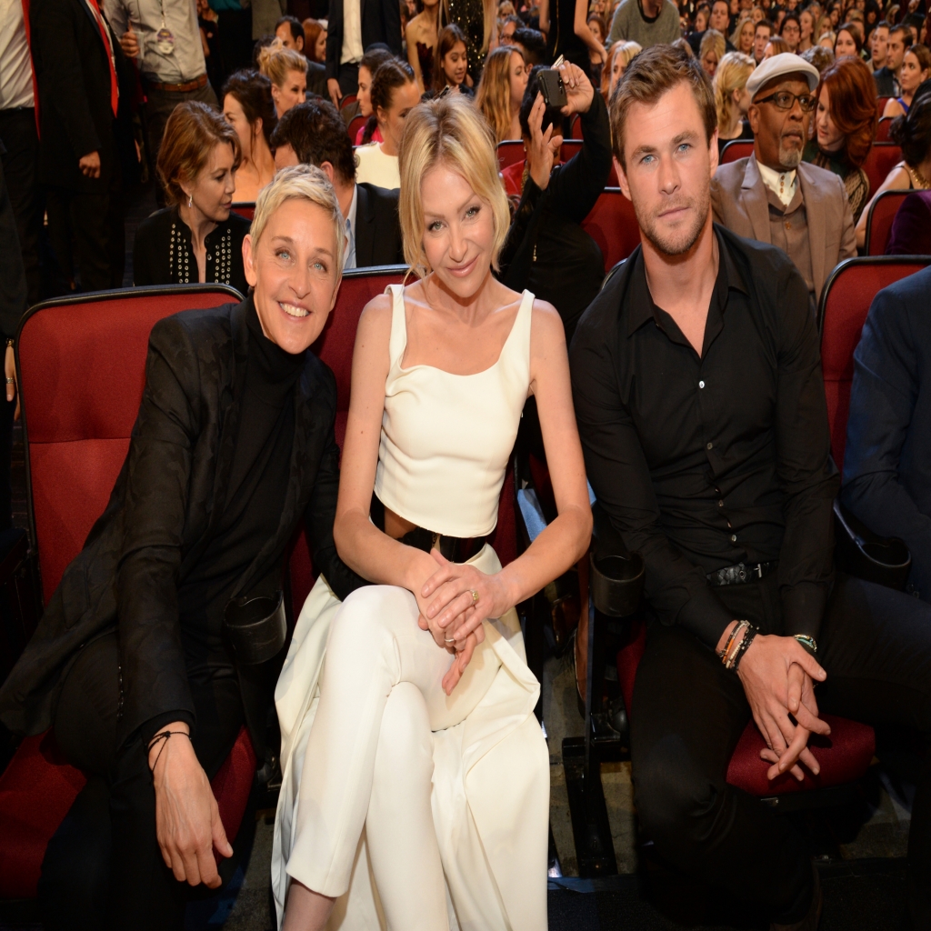 LOS ANGELES CA- JANUARY 06  Comedian Ellen Degeneres actors Portia de Rossi and Chris Hemsworth attend the People's Choice Awards 2016 at Microsoft Theater