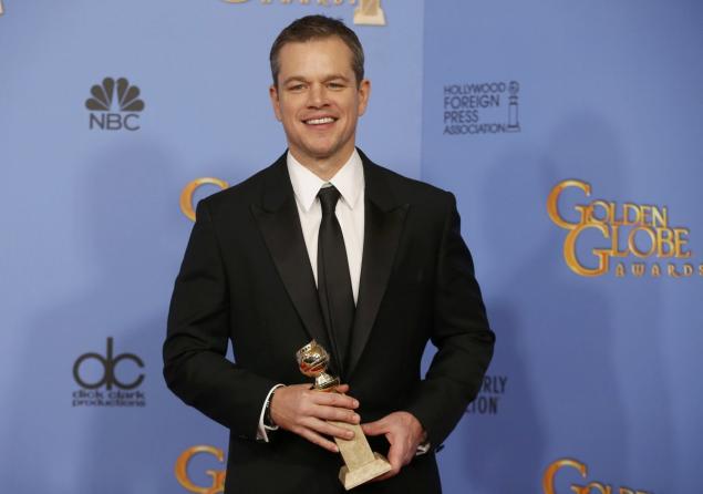 Matt Damon poses backstage with his Golden Globe for best actor in a comedy or musical movie for'The Martian