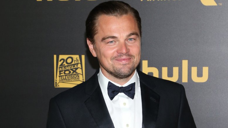 Leonardo Di Caprio gets a standing ovation at the Golden Globes