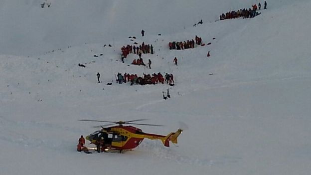 Les Deux Alpes resort search and rescue arrives at the scene