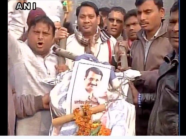 MCD workers protest in Patparganj area of Delhi over non payment of dues