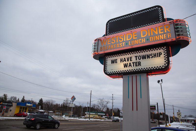 Email Michigan Officials Gave State Employees Bottled Water a Year Before Flint Residents Got It