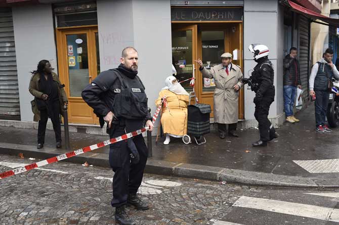 LIVE: Man killed in attack on Paris police station