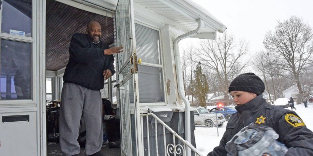 Michigan Governor Deploys National Guard to Hand Out Water in Flint