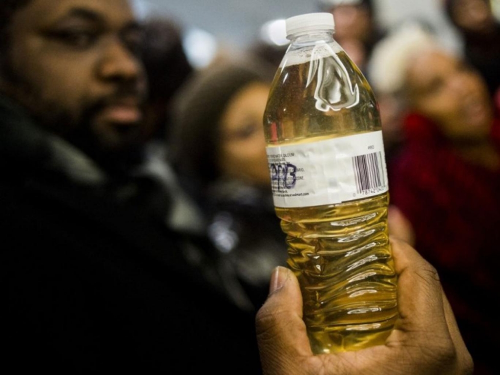 Michigan governor asks Obama for federal aid in Flint water crisis