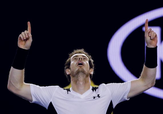 Andy Murray celebrates after defeating Milos Raonic