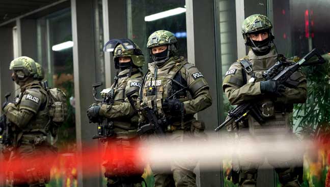 Munich police evacuate 2 train stations, expect terrorist attack