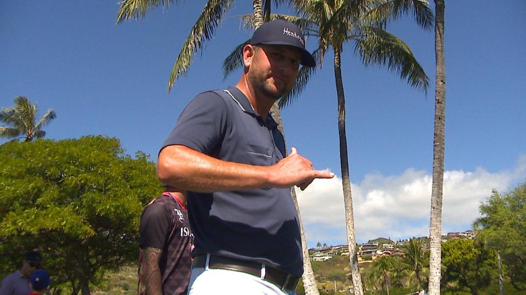 Nick Mason throws KHON2 camera a shaka on final round of PGA Tour's Sony Open in Hawai'i at the Waialae Country Club