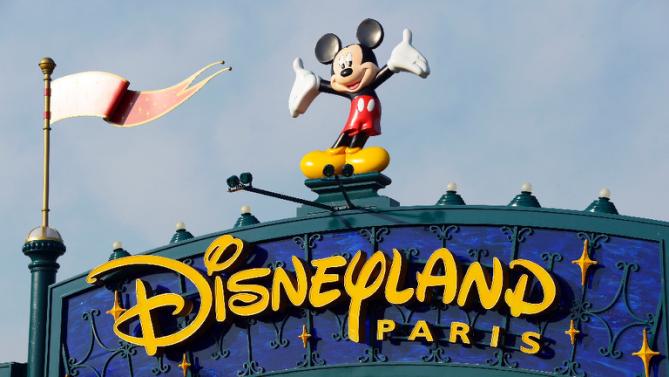 Man with guns, arrested at Disneyland Paris